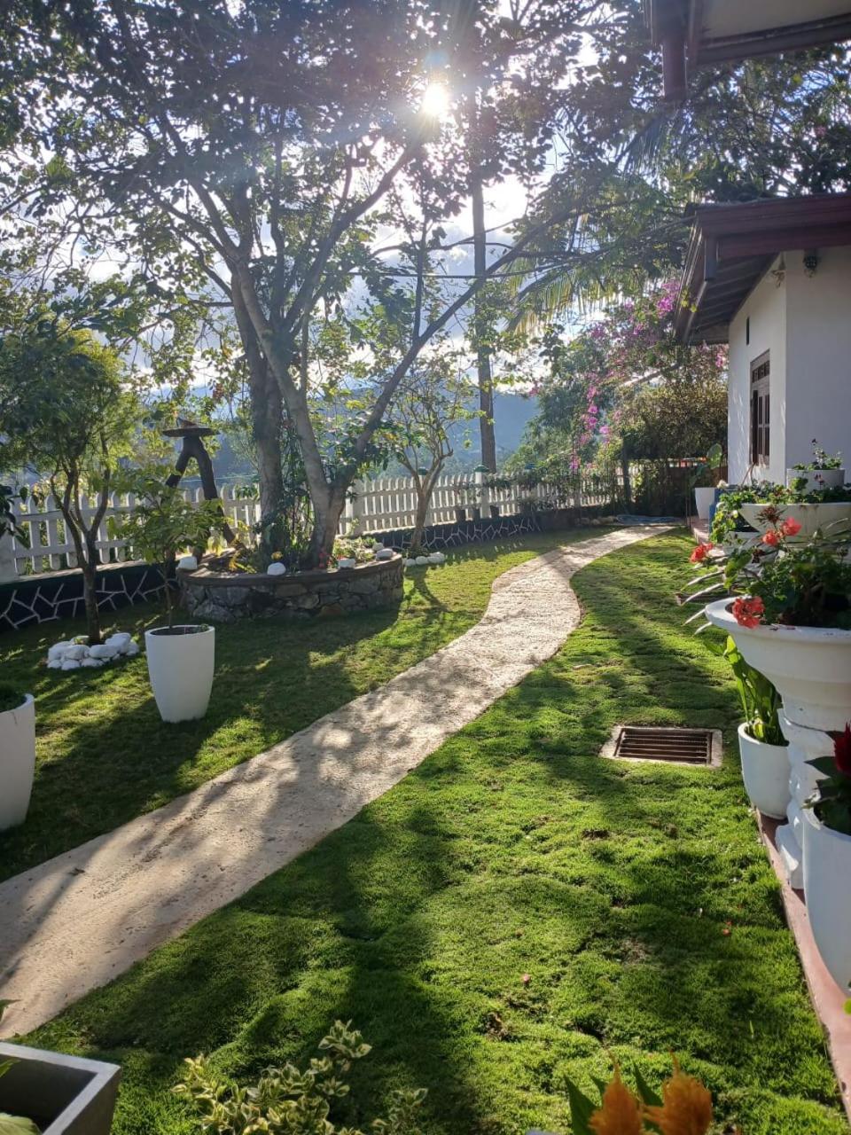 Nine Arch Gap Hotel Ella Exterior photo